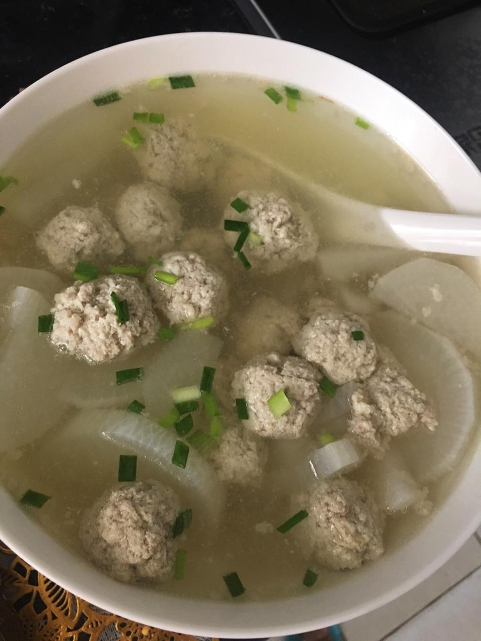 【10分钟系列】白萝卜豆腐圆子汤