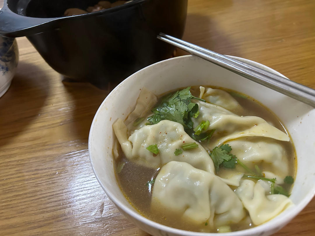 薄如蝉翼的手擀馄饨皮