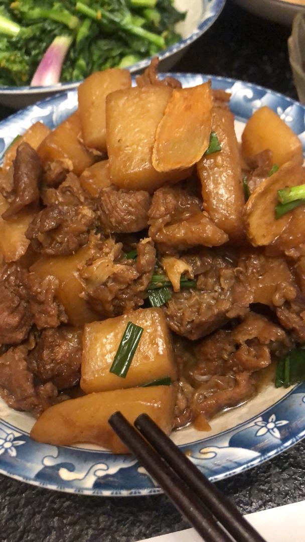 萝卜焖牛腩 （好吃得可以摆摊了）