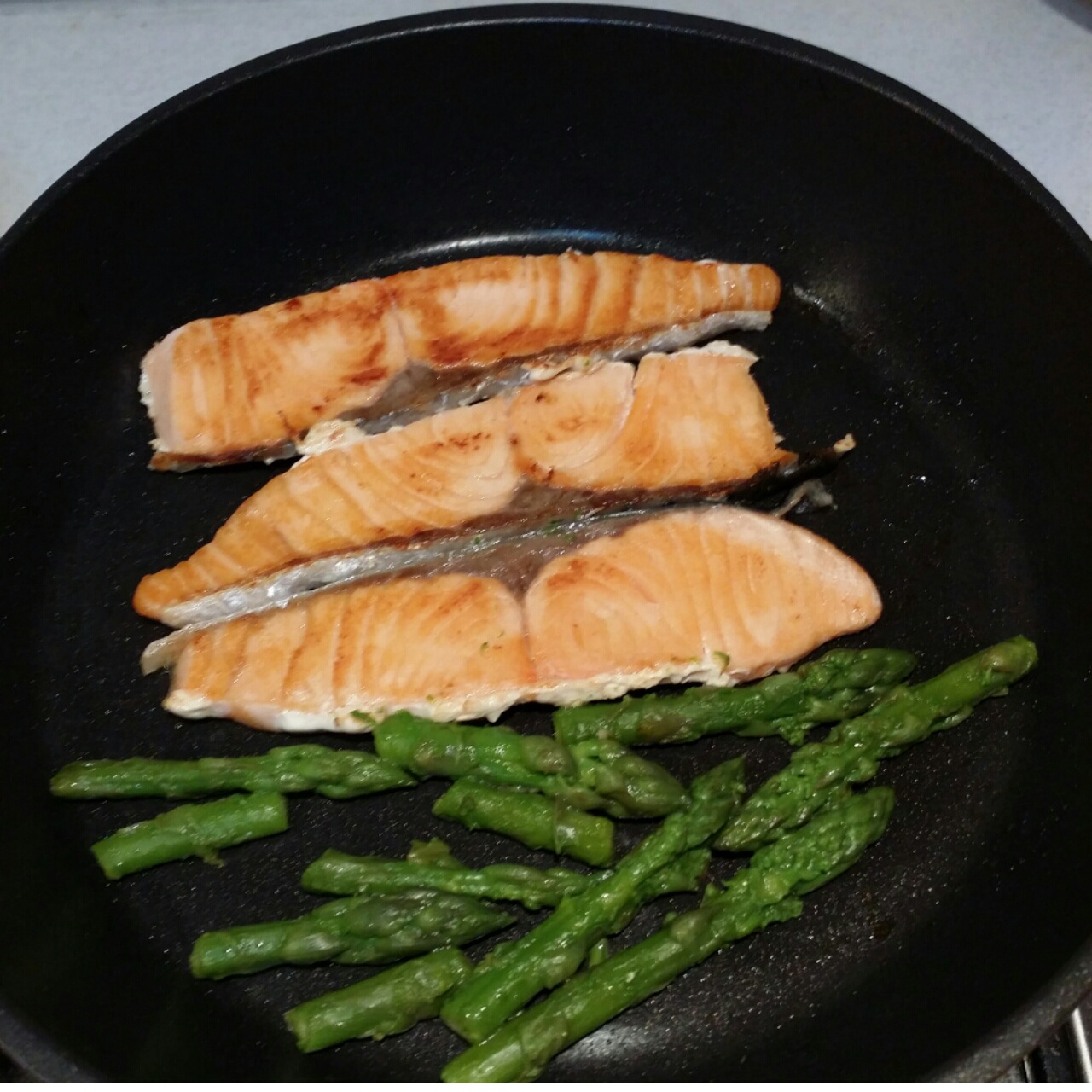 无油香煎三文鱼