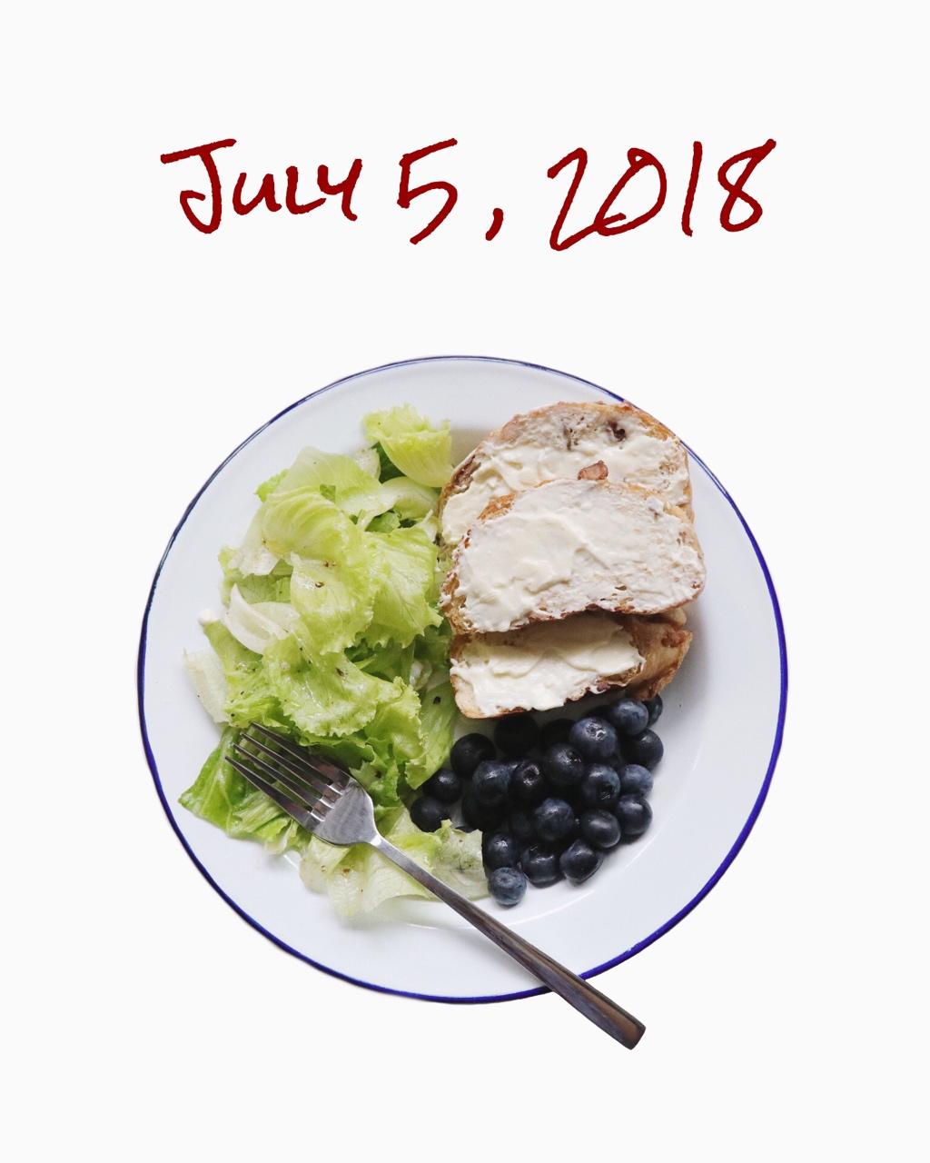 睡沙发才能吃上早餐