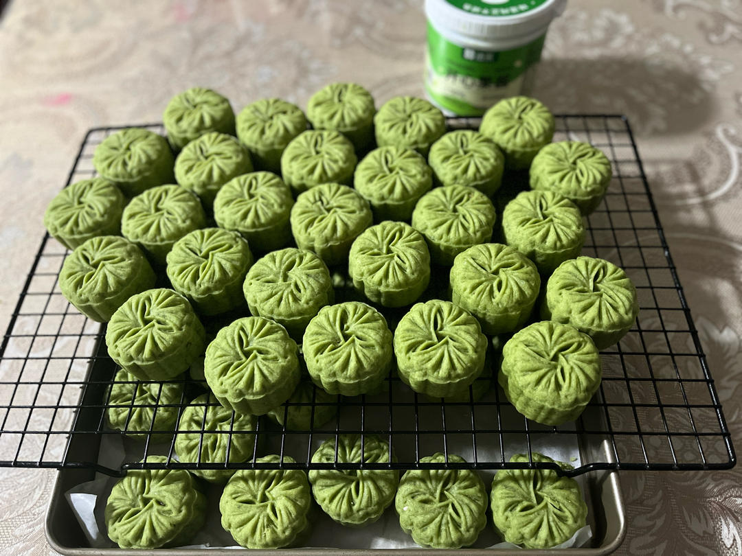 今年爆火的开心果脆皮月饼｜开心果霸霸月饼