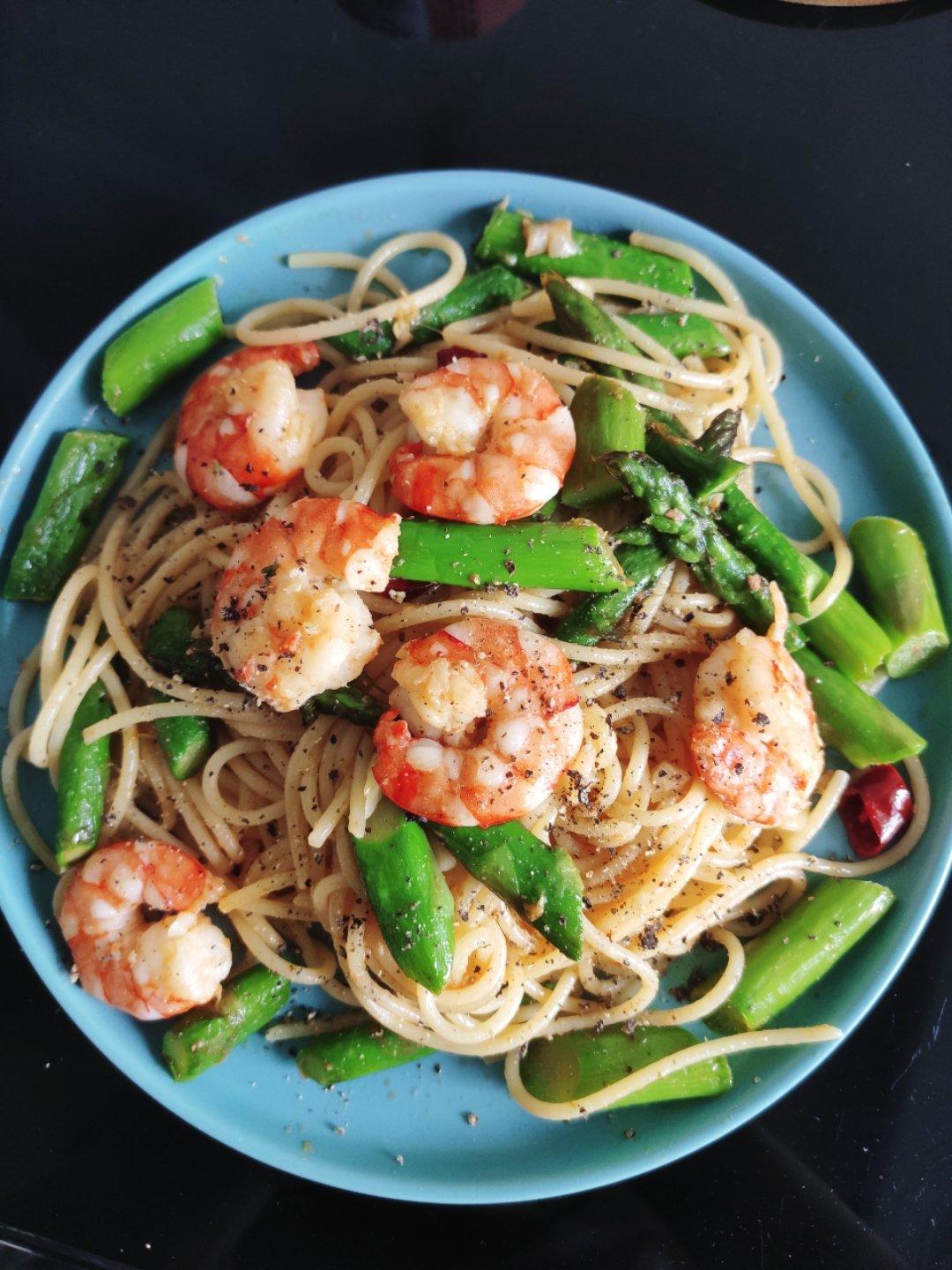 《咖啡之友》大虾香蒜橄榄油意面
