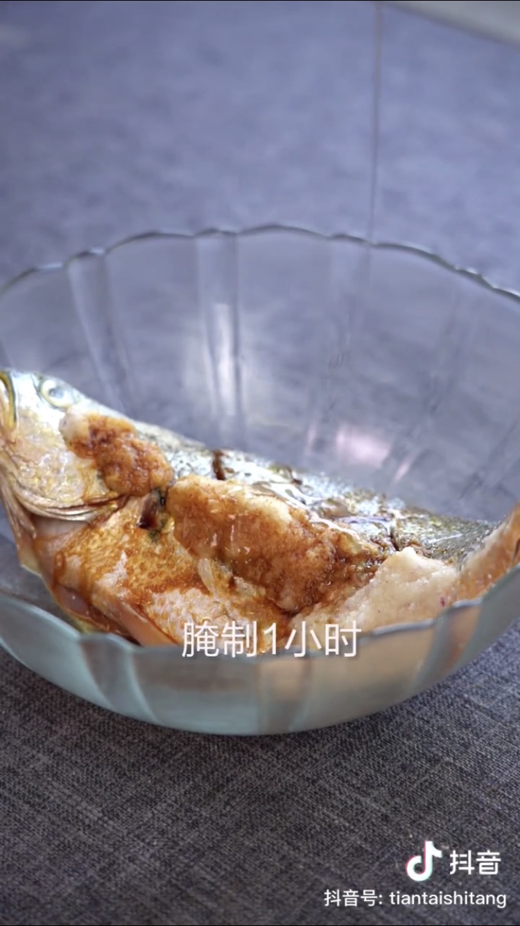 烤黄花鱼的做法 步骤1