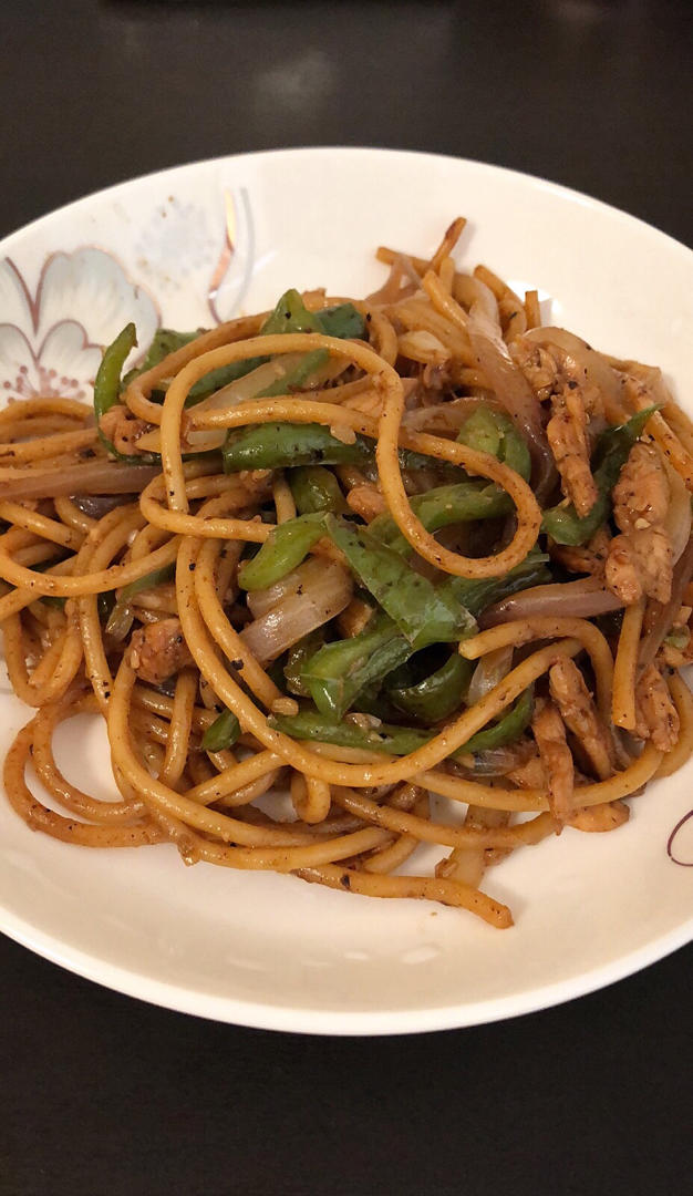 低脂却让人上瘾的黑椒炒意面（鸡胸肉有了一个好归宿😋）
