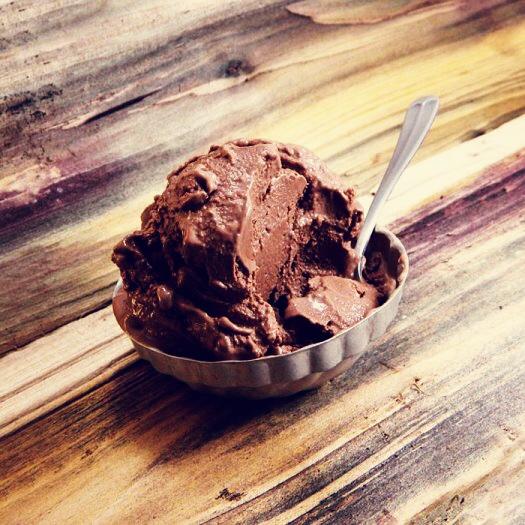 黑巧克力冰淇淋