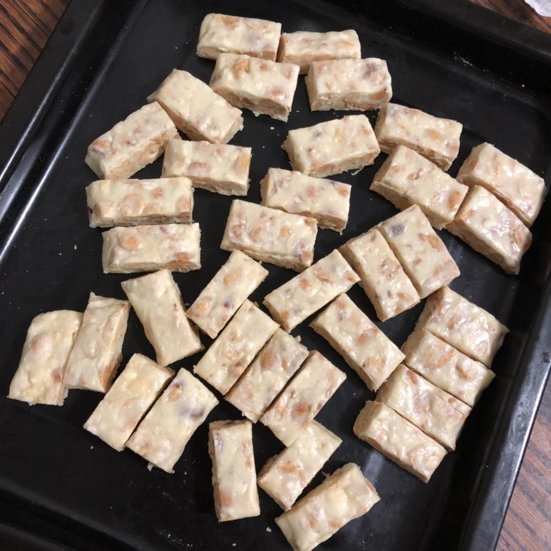 花生牛轧糖-蔓越莓牛扎糖