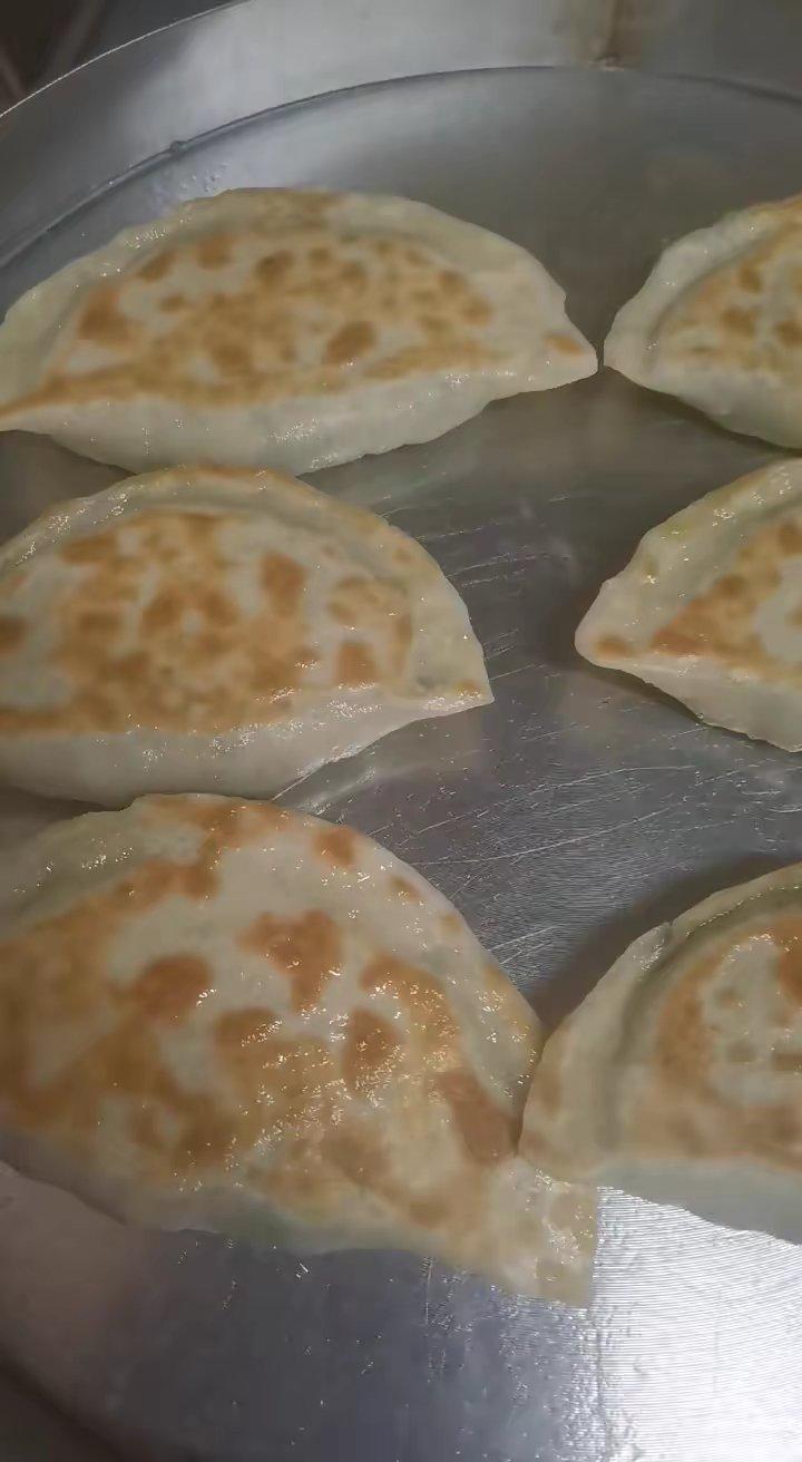 ㊙️烫面韭菜盒子 凉了也不硬 附包成完美半圆的细节视频