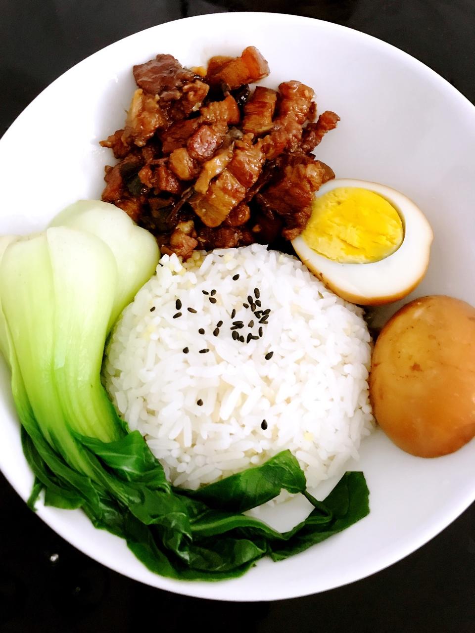 洋葱酥卤肉饭