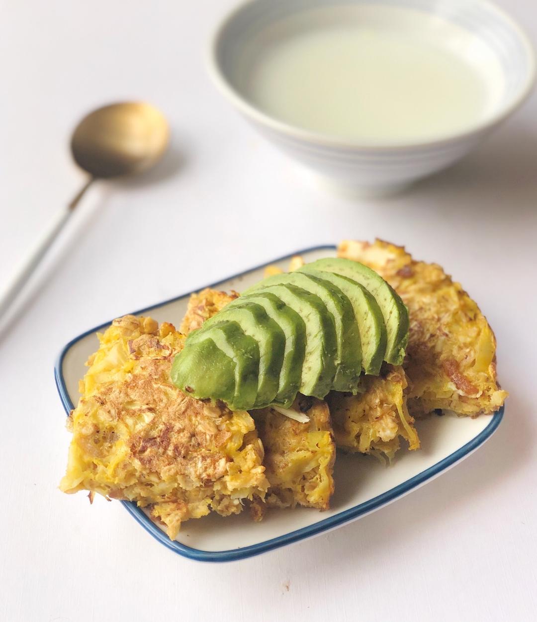 牛油果燕麦虾米菜丝小饼