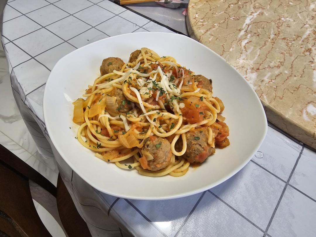 经典意大利面～～红酱牛肉丸意面（pasta with meatball）