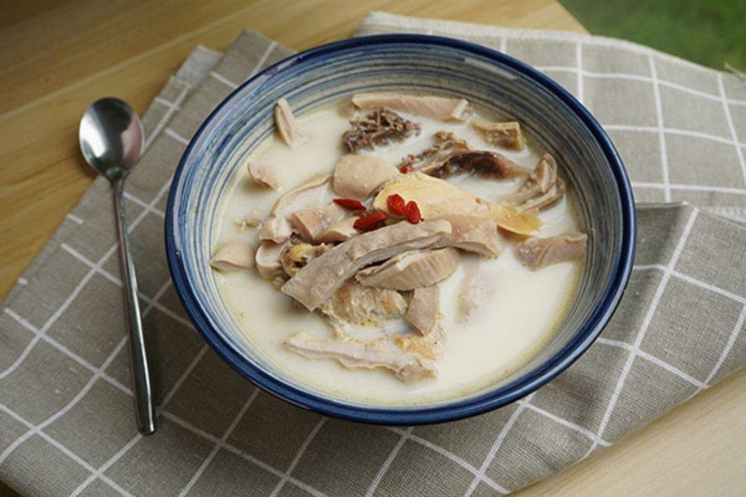 小熊萌食堂做的胡椒猪肚鸡汤