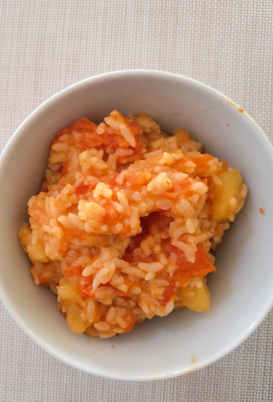 番茄烩饭（约三碗）大小如图上可以很好的将剩米饭重新利用起来避免浪费