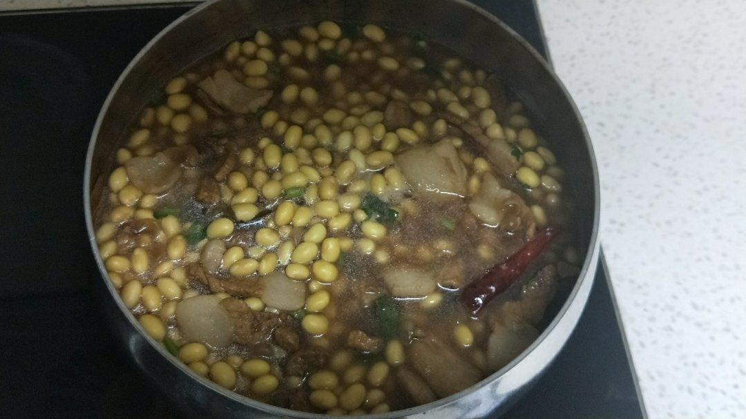 黄豆炖五花肉