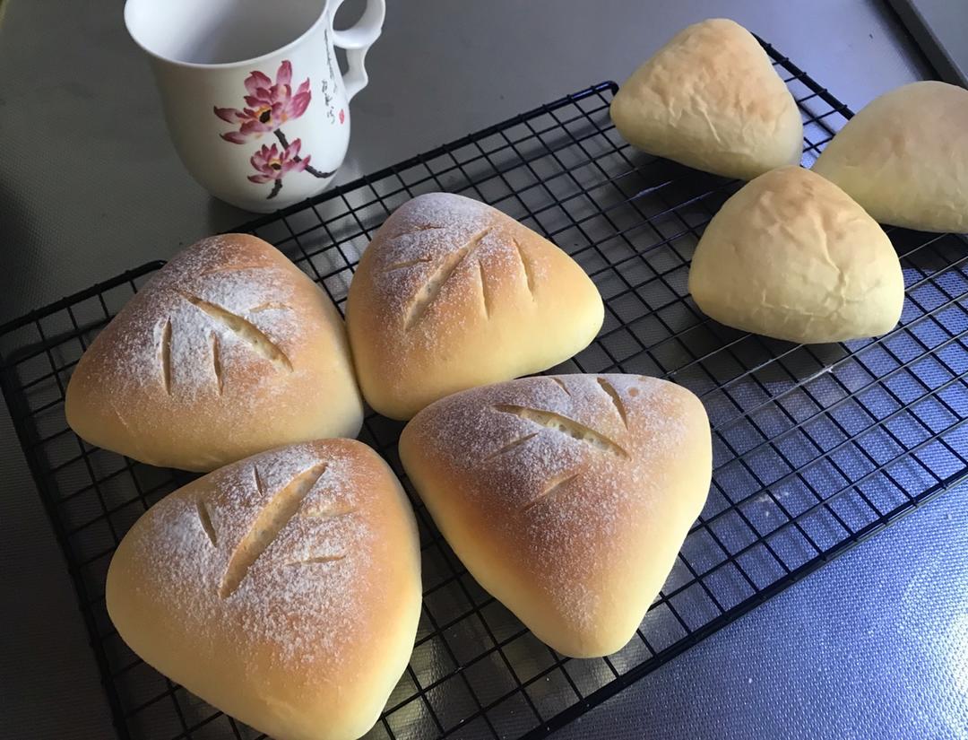 手机用户9567_小火山做的叶形香芋面包