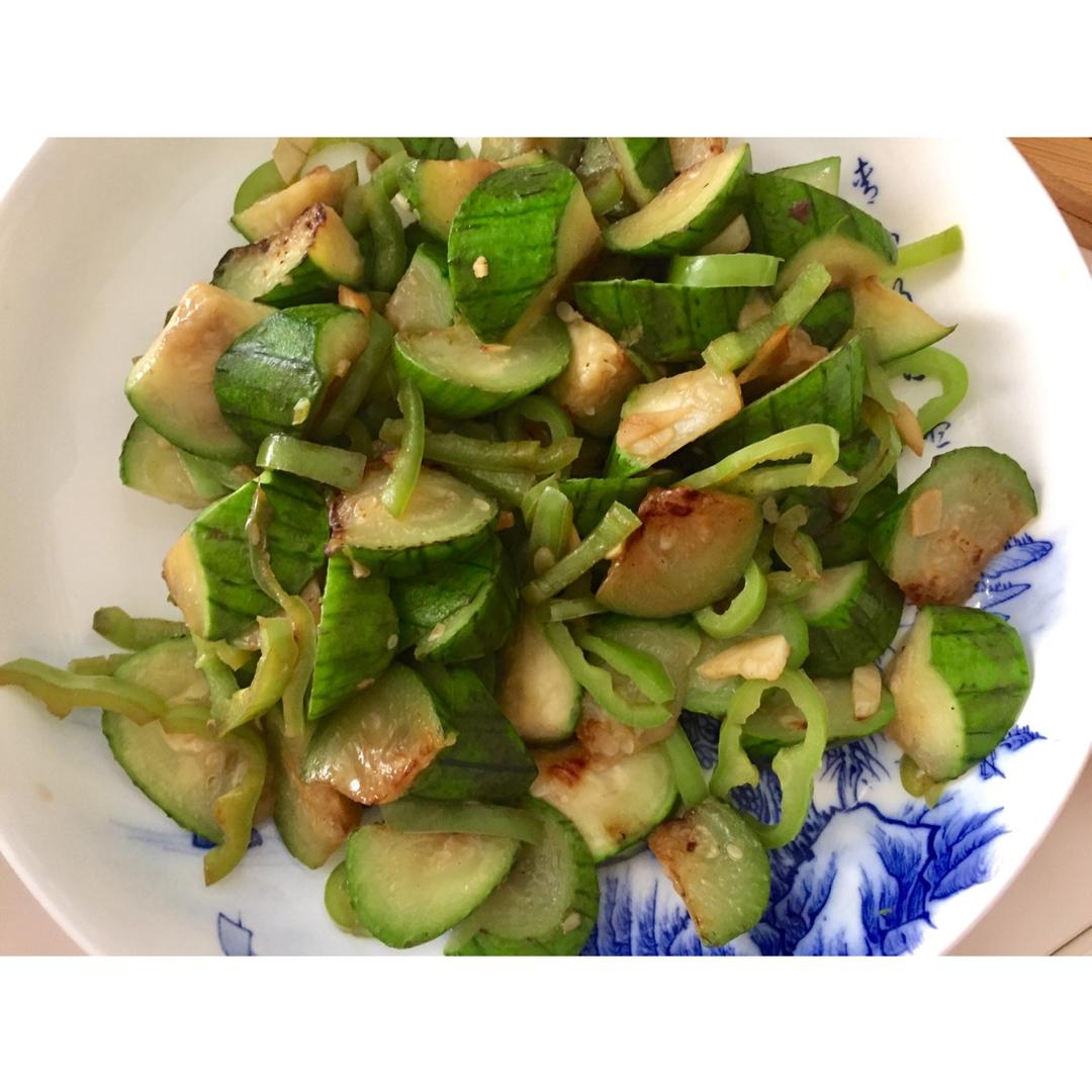 丝瓜炒尖椒