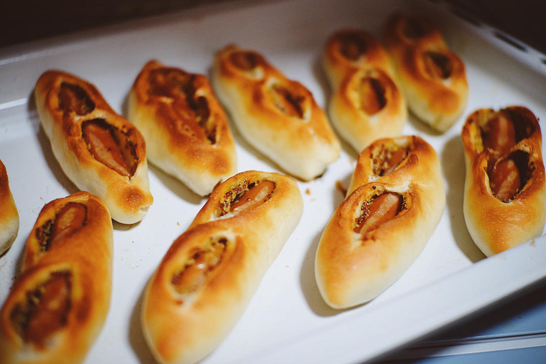 治愈甜腻的｜法式芥末籽香肠面包