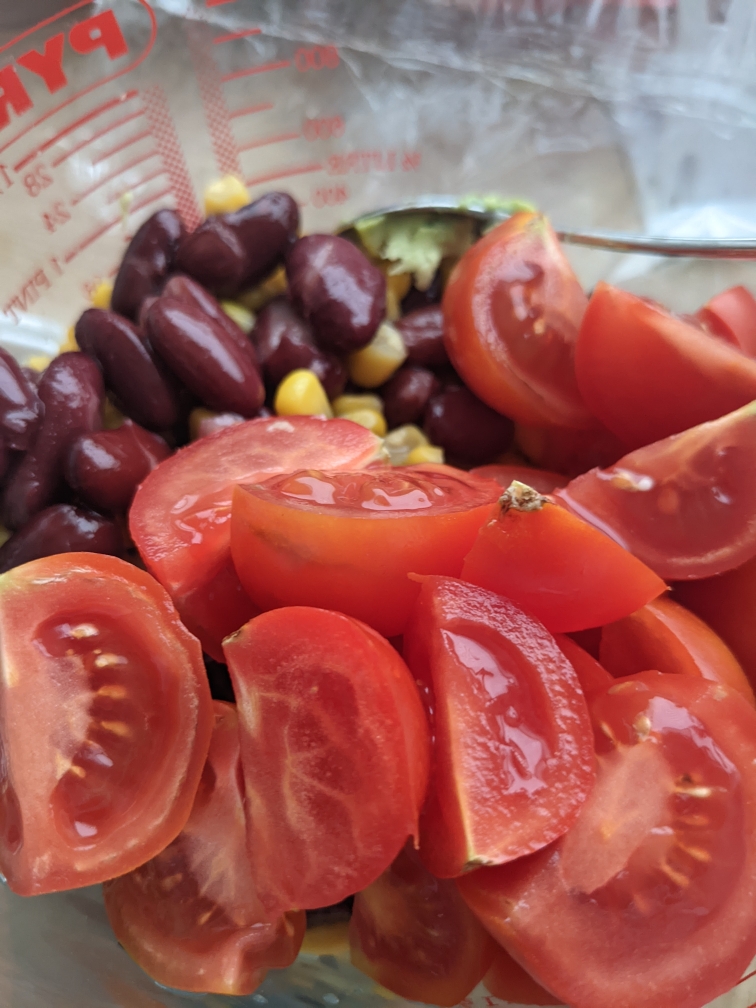 减脂期必备牛油果红腰豆玉米沙拉的做法 步骤4