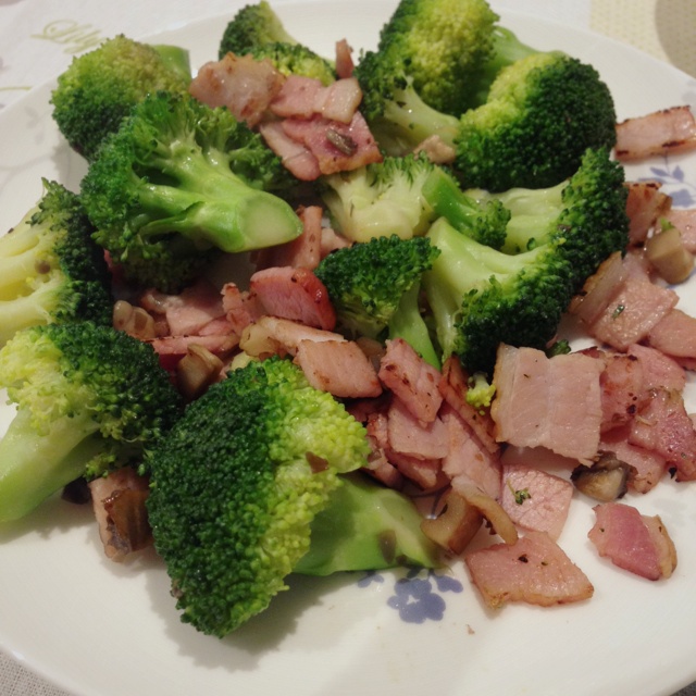 西兰花香菇炒培根
