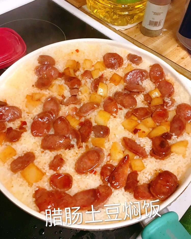 香菇腊肠土豆焖饭