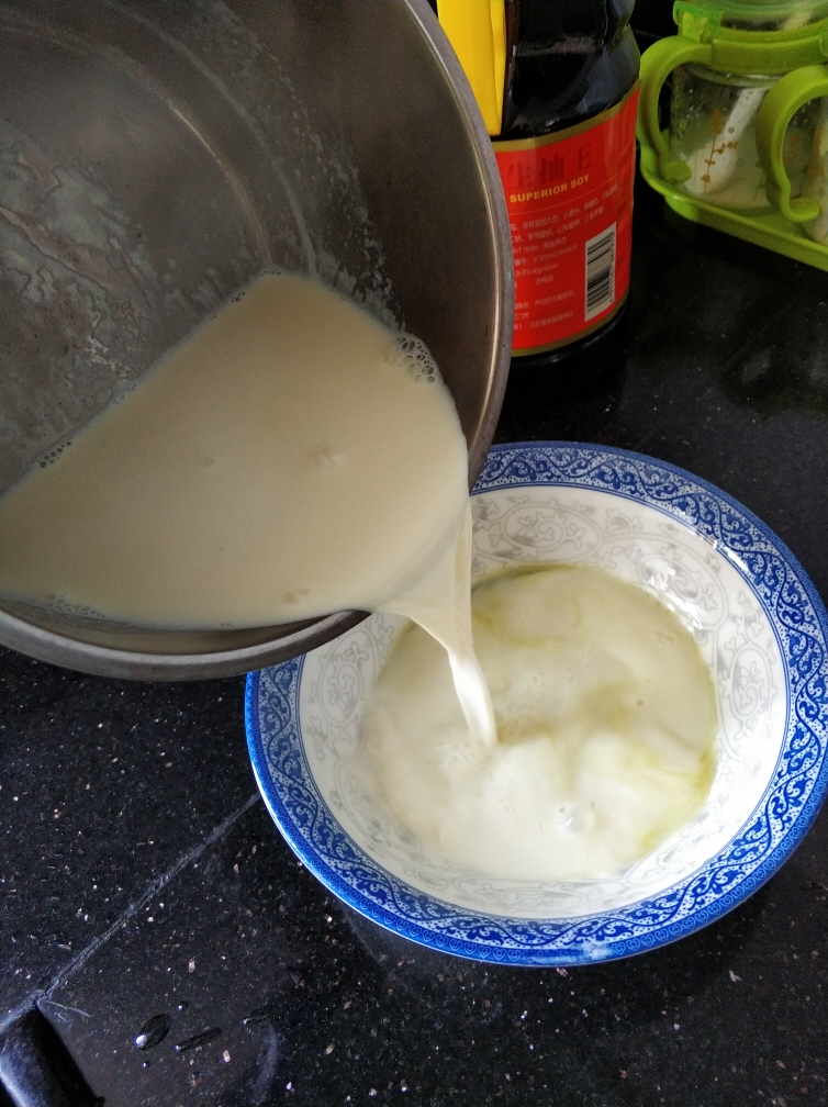 家庭版姜撞奶的做法 步骤8