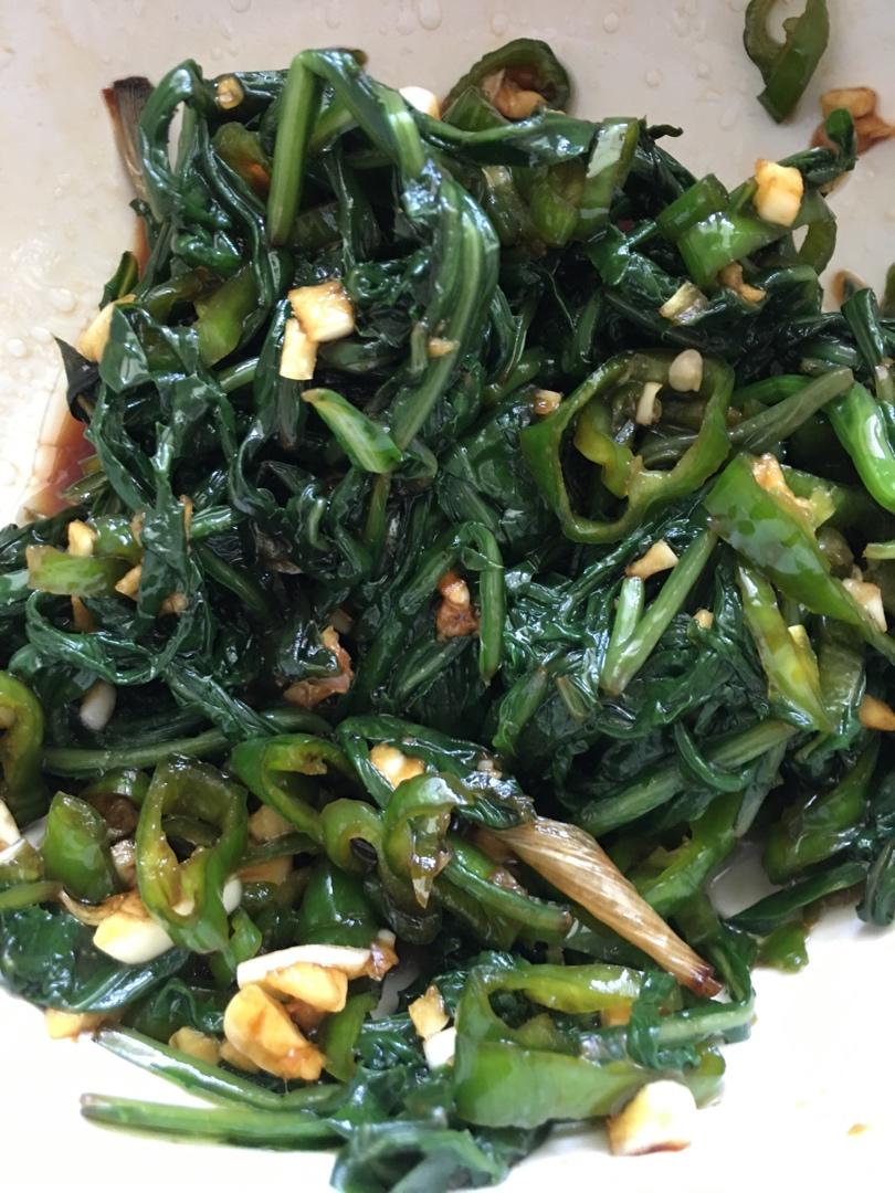 王小事儿597做的凉拌苦菜