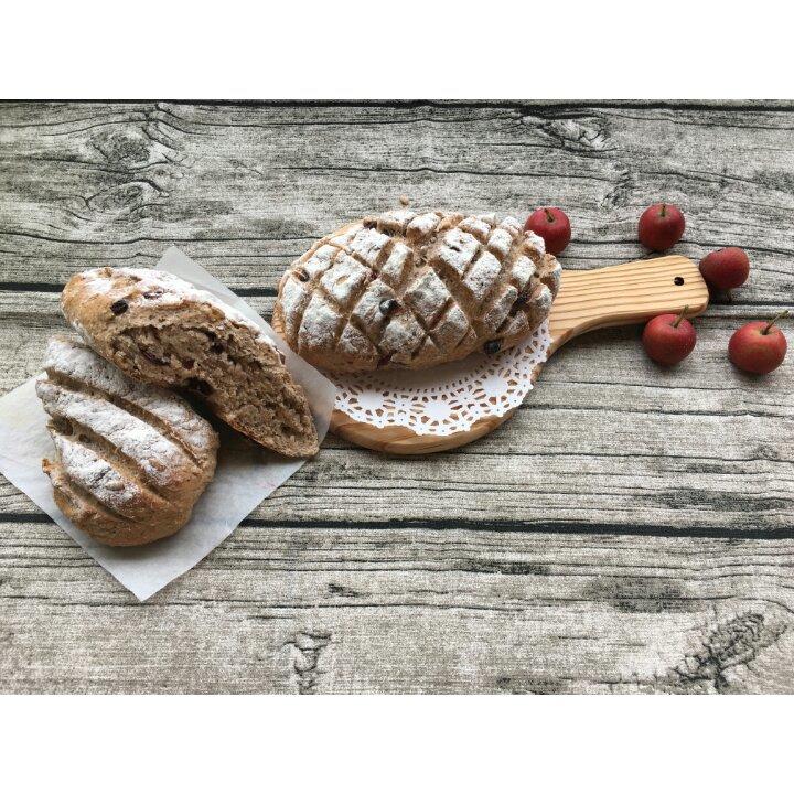 黑麦核桃葡萄干面包