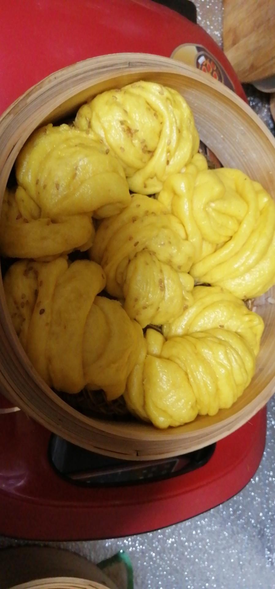 一根筷子卷出盘丝花卷（南瓜花卷）