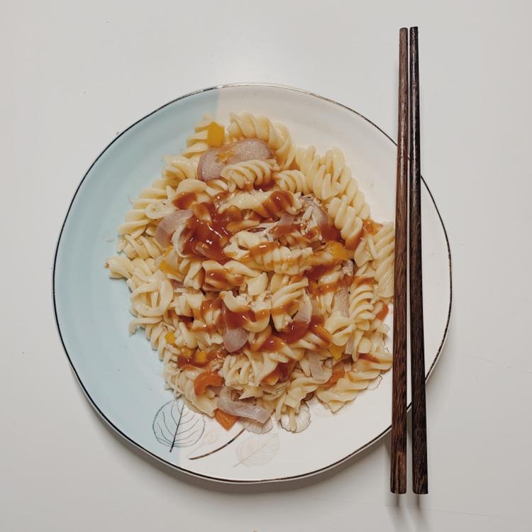 黑胡椒洋葱意大利面