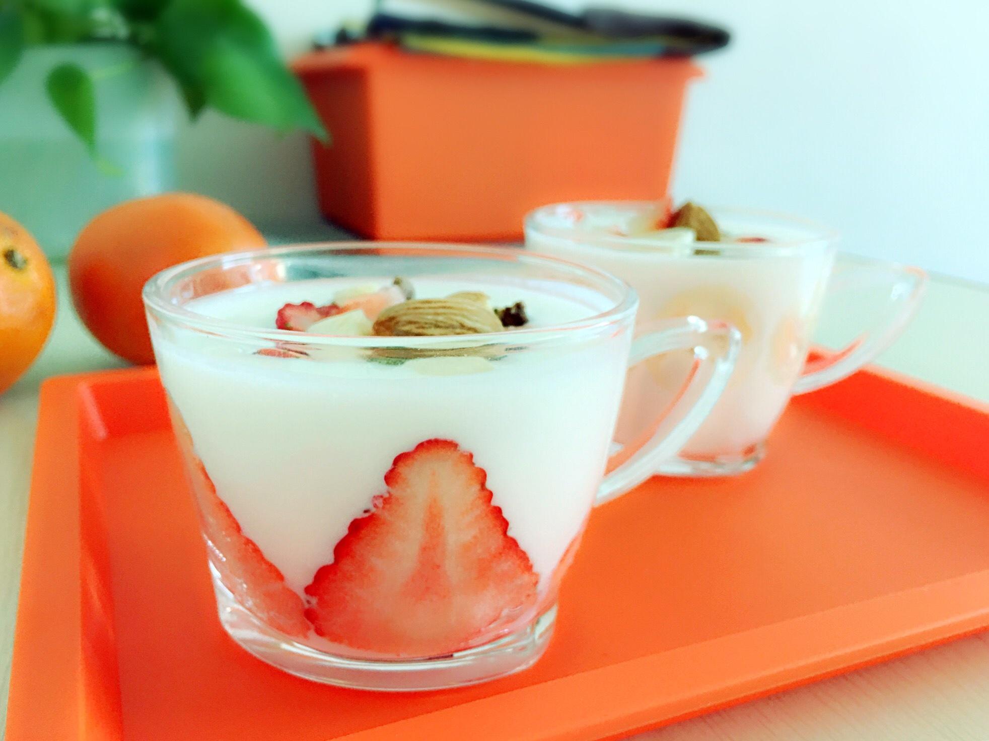 水果贴花酸奶杯的做法