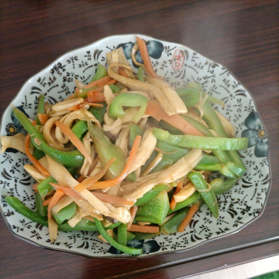 手撕杏鲍菇炒青椒