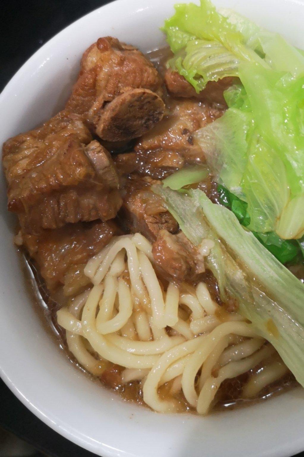 红烧麻油排骨面
