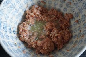 香菇鹌鹑蛋鲜肉包子的做法 步骤4