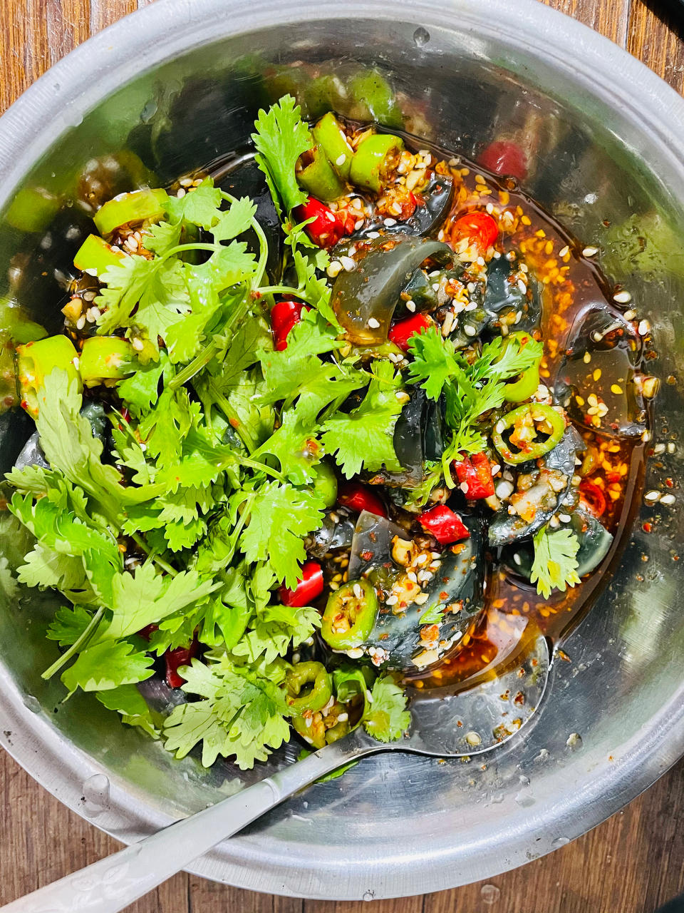皮蛋的神仙吃法❗️好吃到爆的香菜拌皮蛋