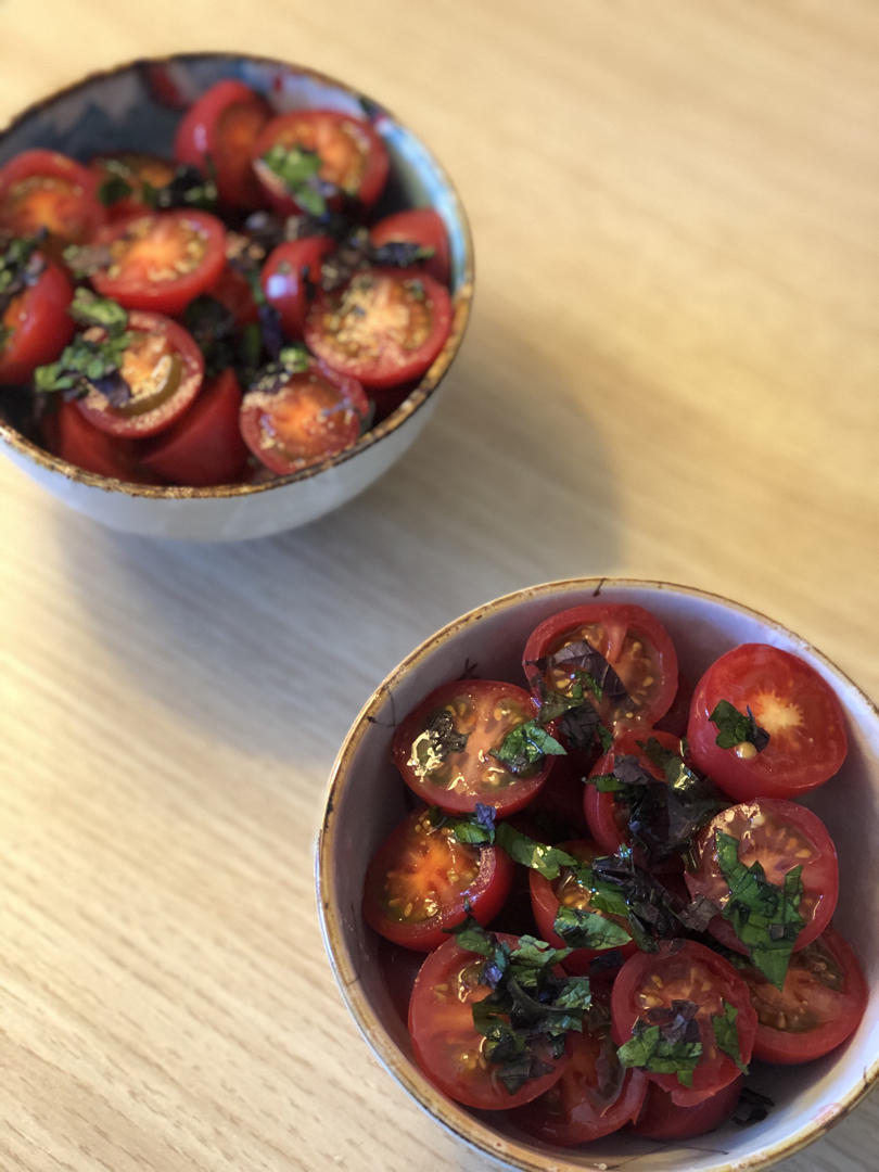 中餐厅林大厨的可口凉菜紫苏蜂蜜拌番茄