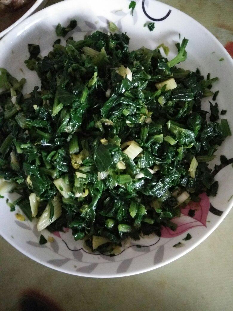 凉拌芹菜叶