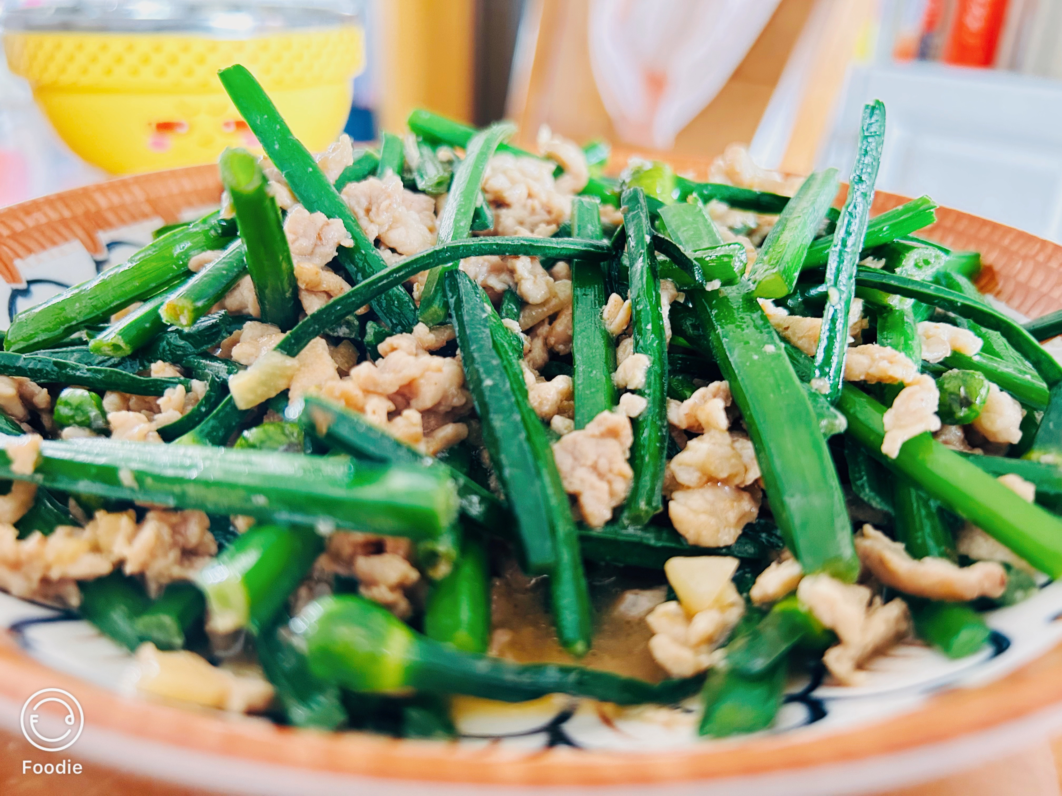 应季蔬菜，韭菜苔炒肉丝，这样做太费米饭了