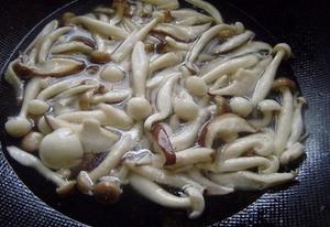 芙蓉菌菇丝瓜汤的做法 步骤11