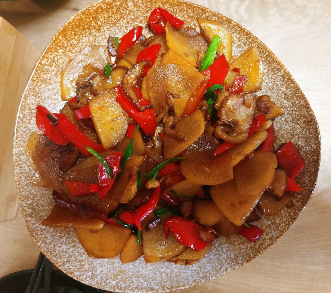 腊肉炒土豆片