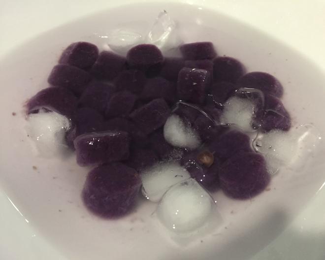 紫薯圆配红豆汤的做法