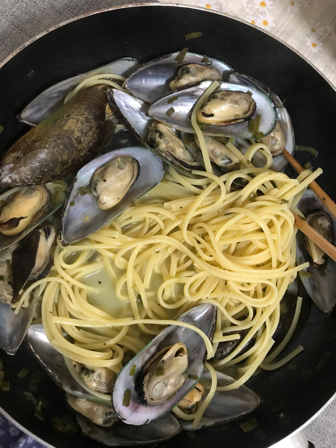 黄油蒜香蓝口贝 Mussels in Garlic Butter Sauce
