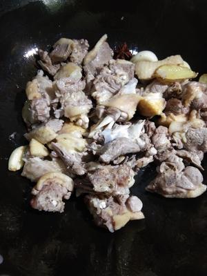 香菇烧鸭肉的做法 步骤5