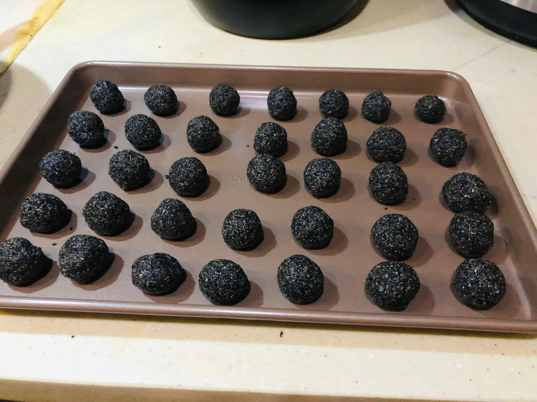 用绞肉机做黑芝麻丸