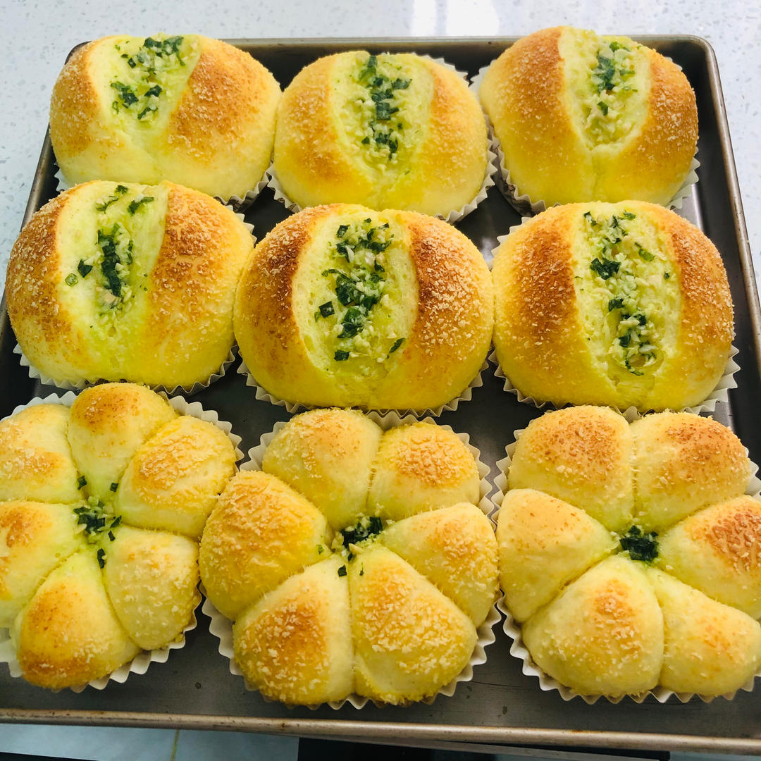 非常柔软的蒜香芝士餐包做法，满屋飘香