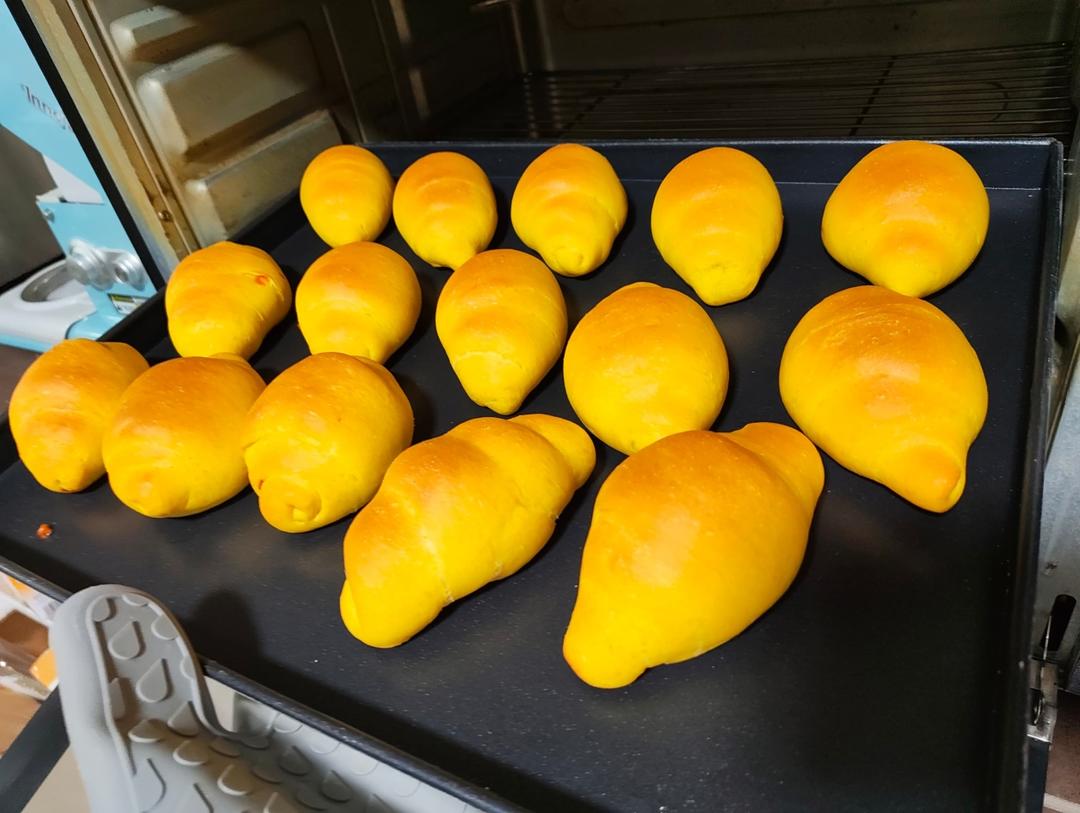 松软奶香南瓜小餐包