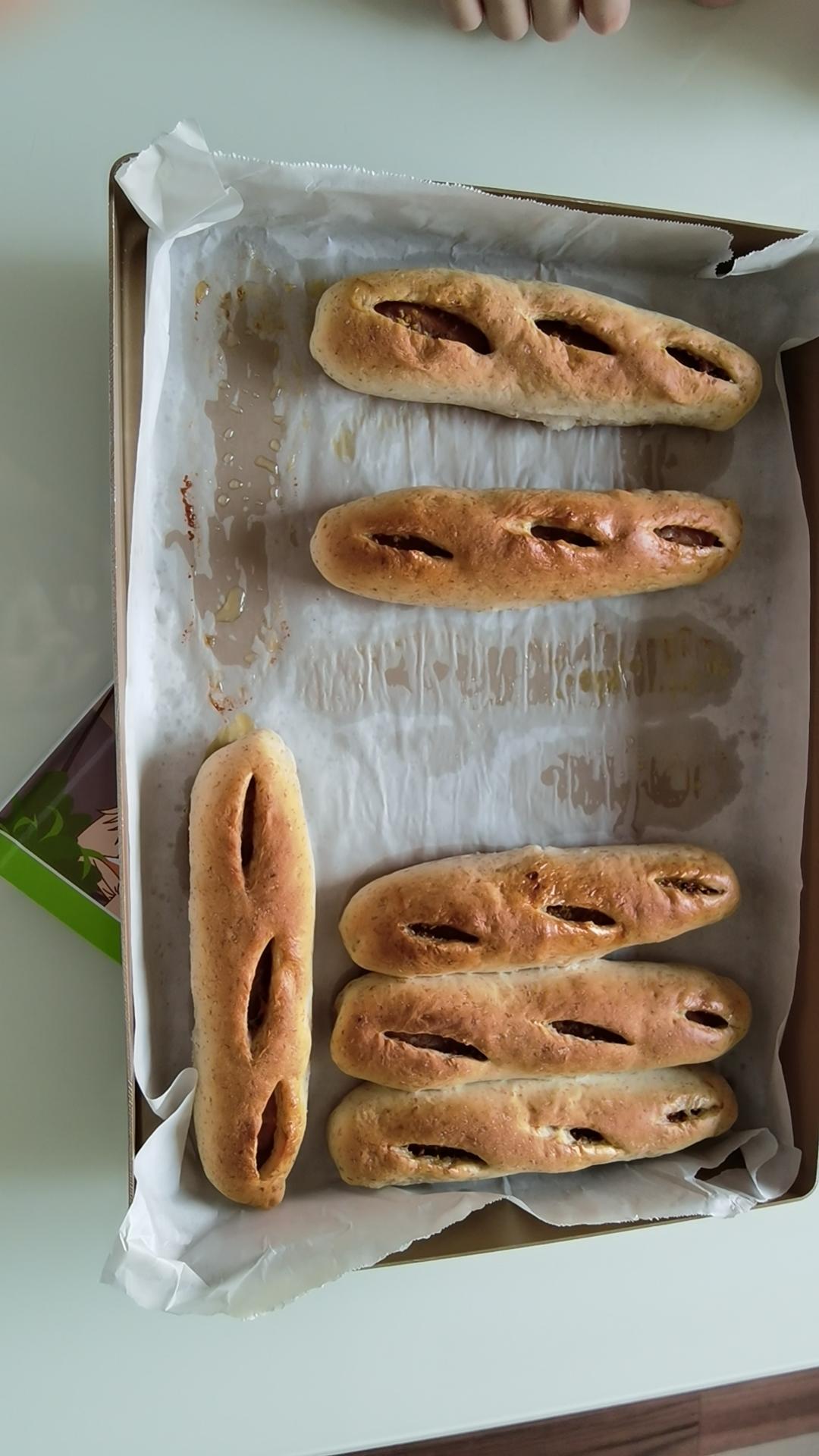 治愈甜腻的｜法式芥末籽香肠面包