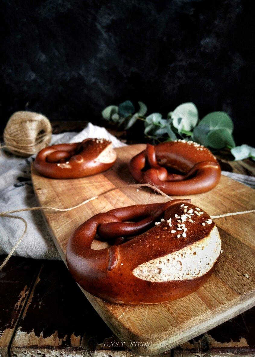 天然酵种碱水面包