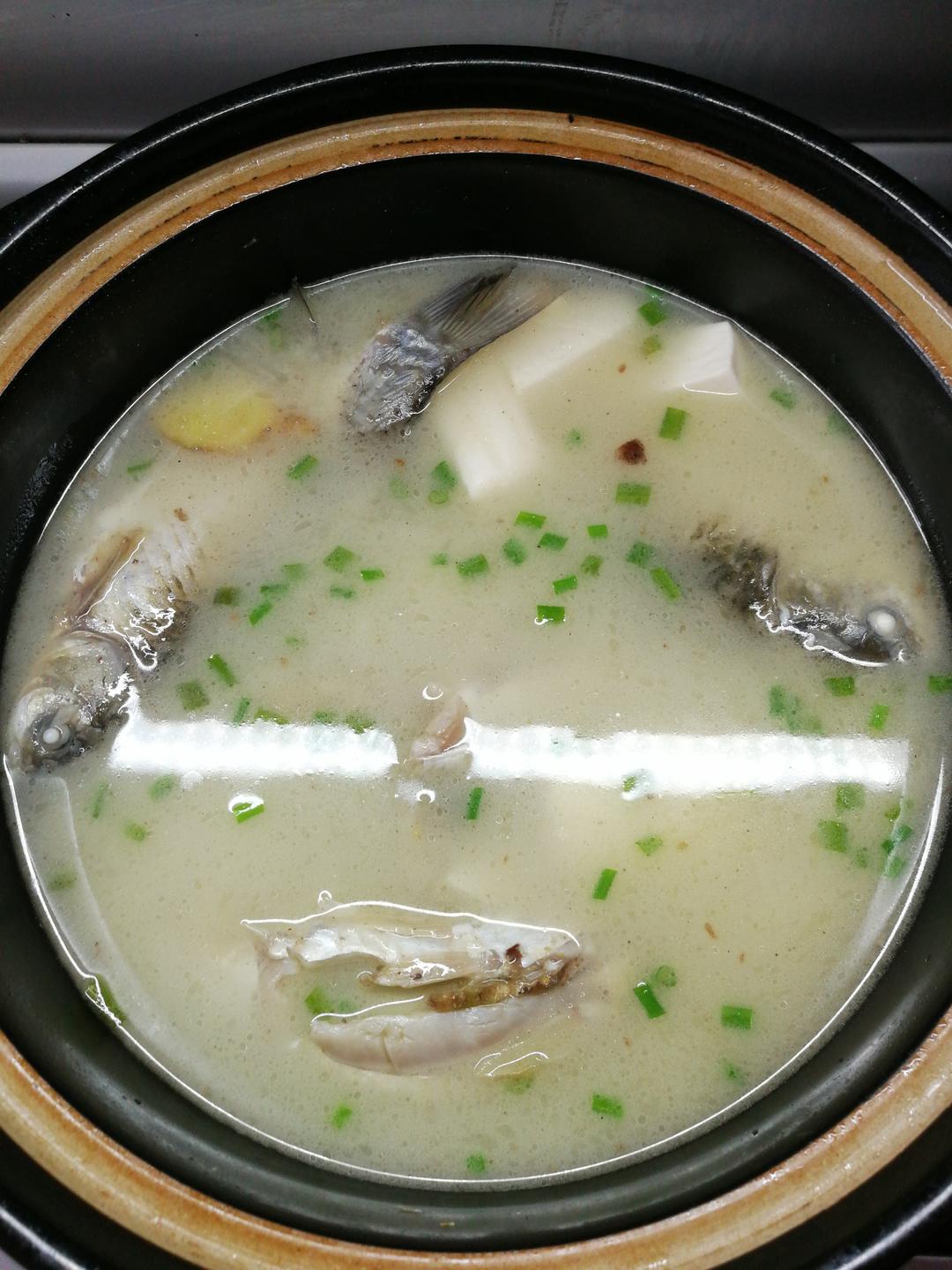 鲫鱼豆腐汤