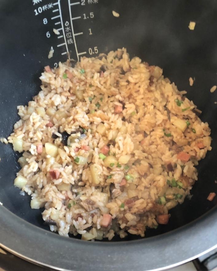 电饭煲香肠焖饭