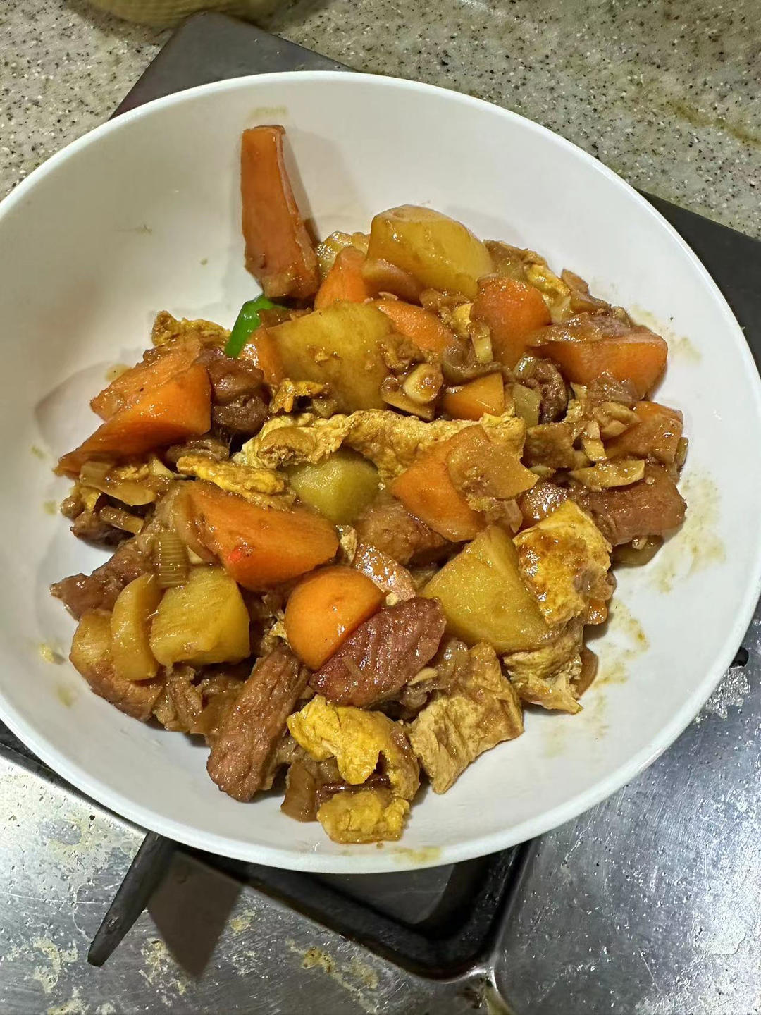 不废脑子的红烧肉，可以加鸡蛋或者土豆胡萝卜一起炖